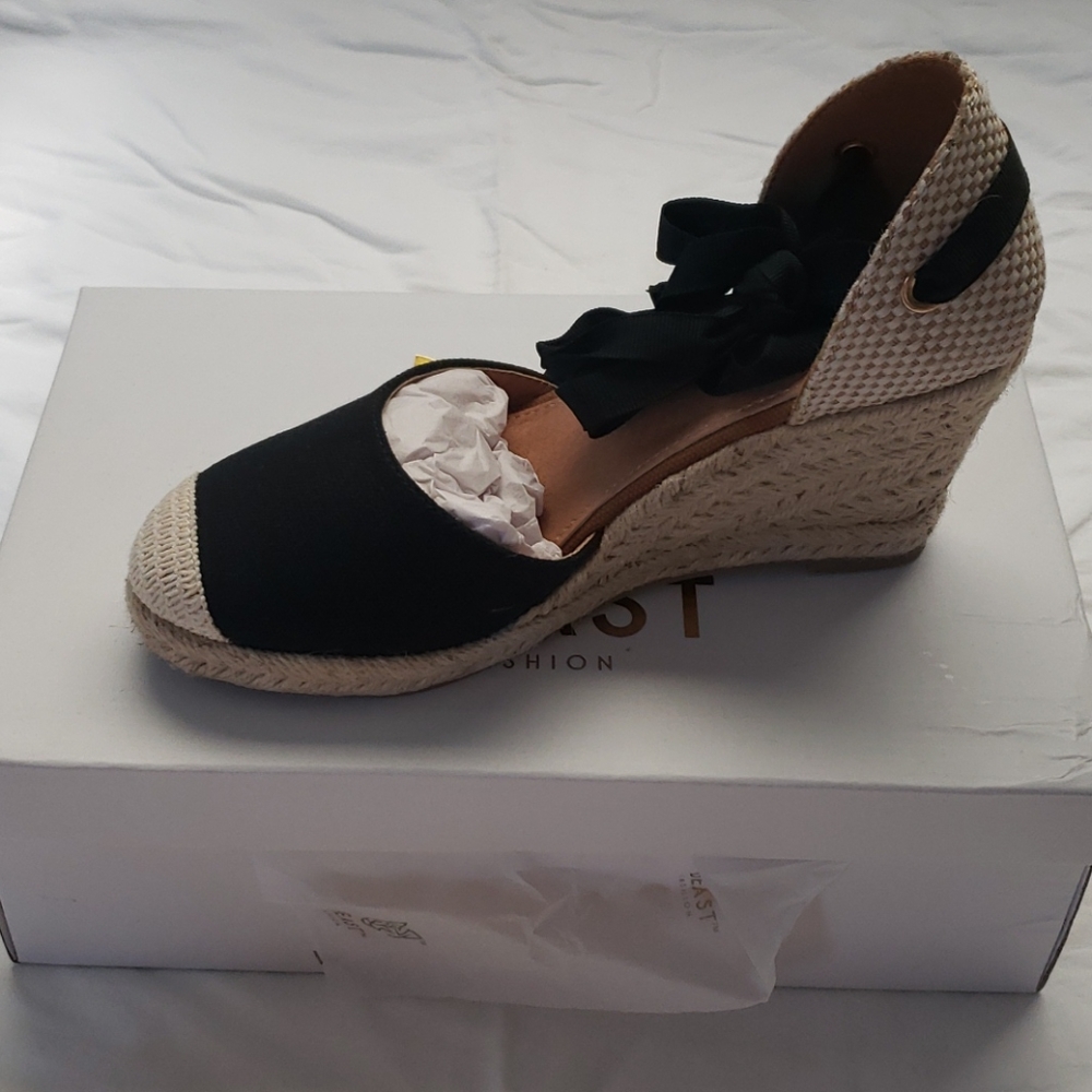 Tied wedges 5.5